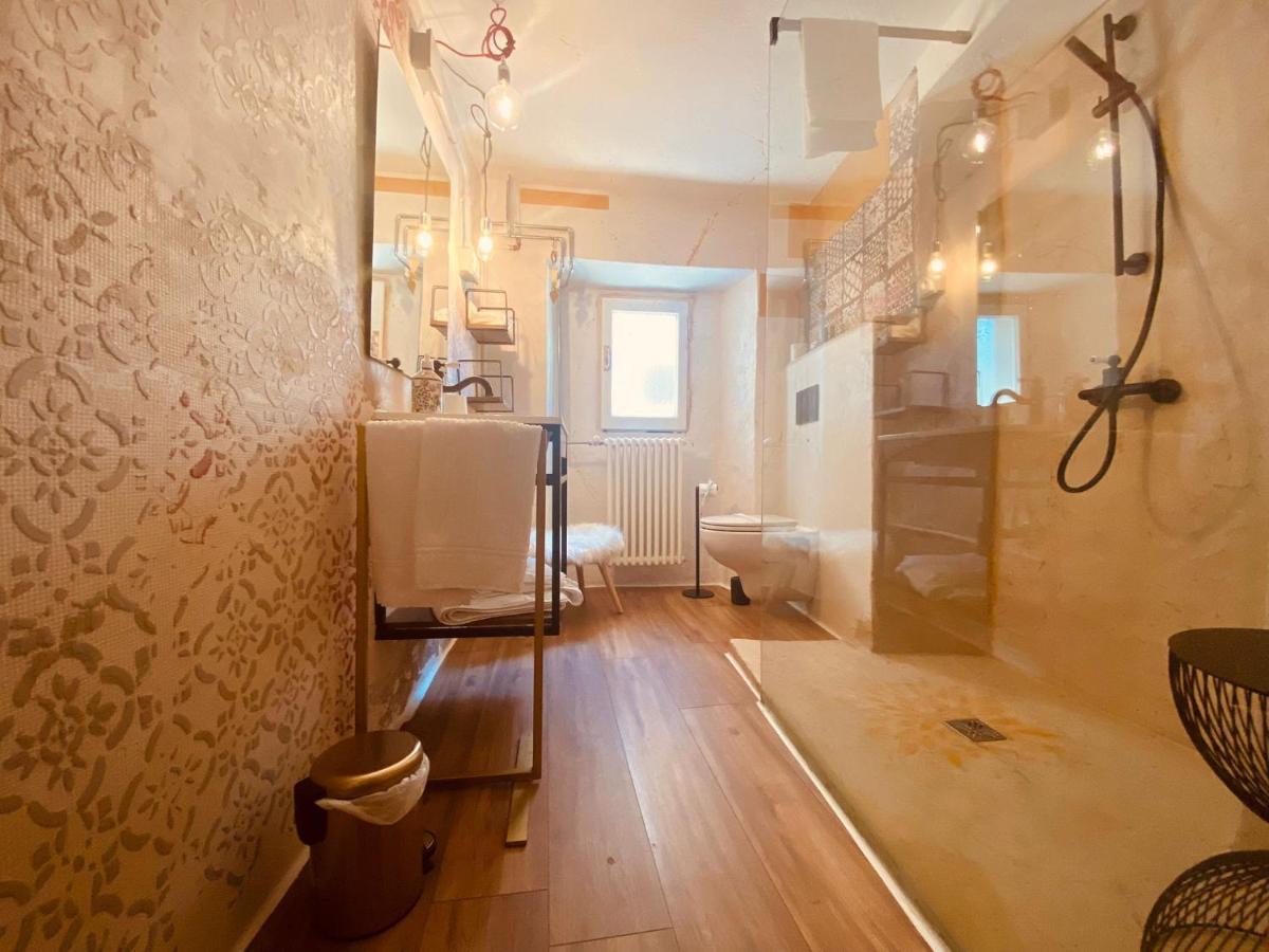 Отель Il Borgo Di Sabine Cittiglio Экстерьер фото